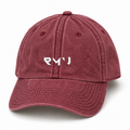 Gorra Core burdeos con logotipo RMU bordado, vista frontal sobre fondo blanco