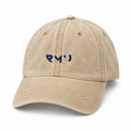 Gorra Core beis con logotipo RMU bordado, vista frontal sobre fondo blanco