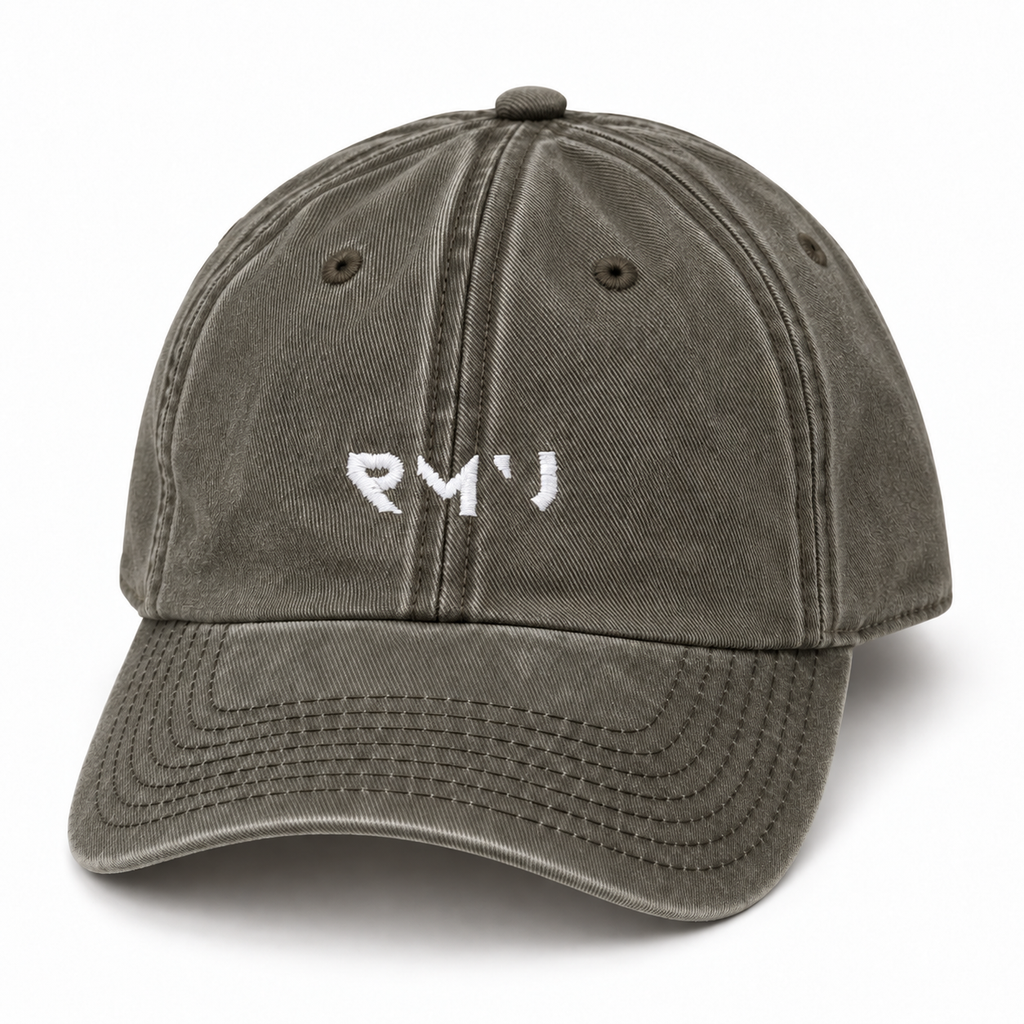 Gorra Core verde oliva con logotipo RMU bordado, vista frontal sobre fondo blanco