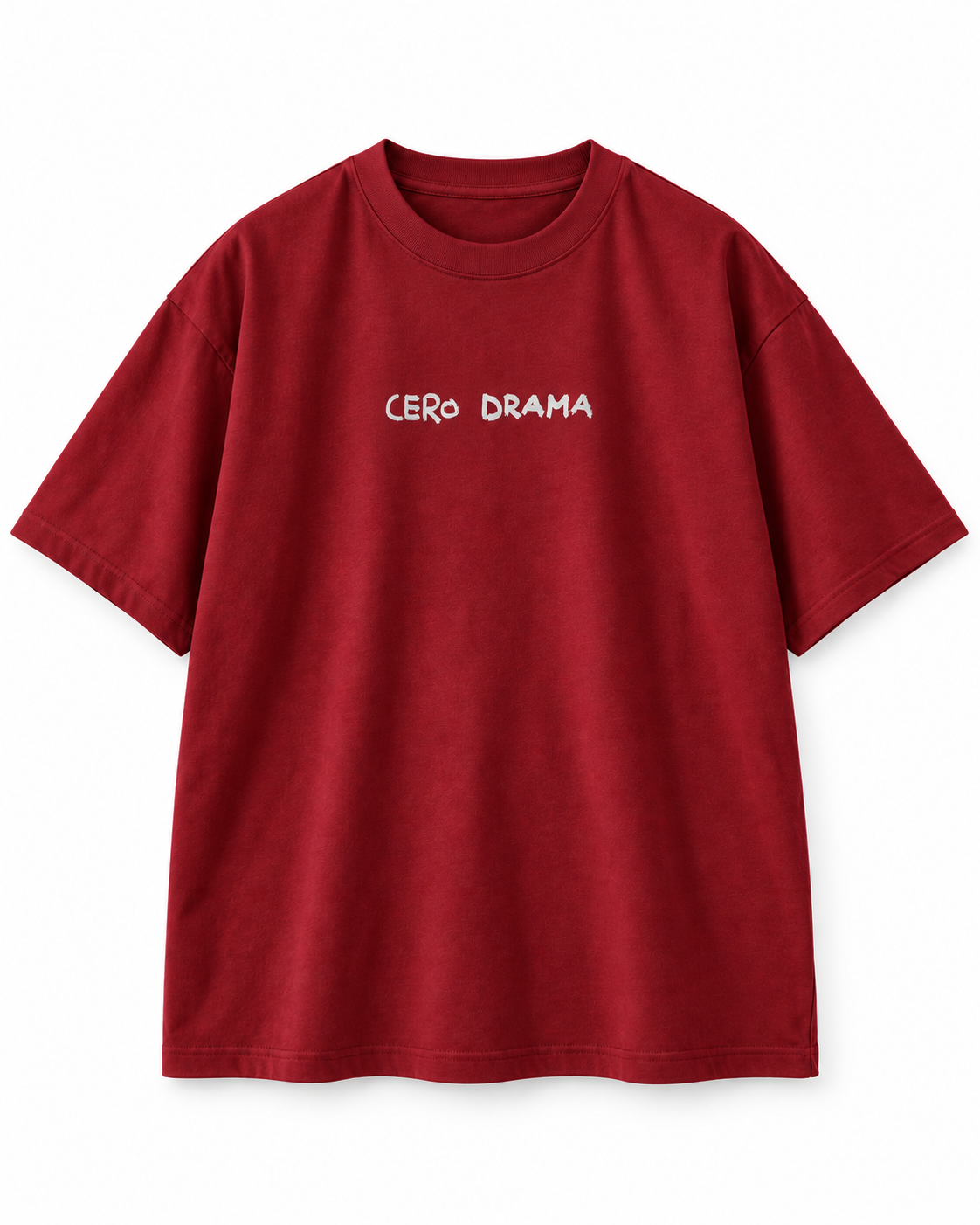 Camiseta Cero Drama burdeos, vista frontal sobre fondo blanco