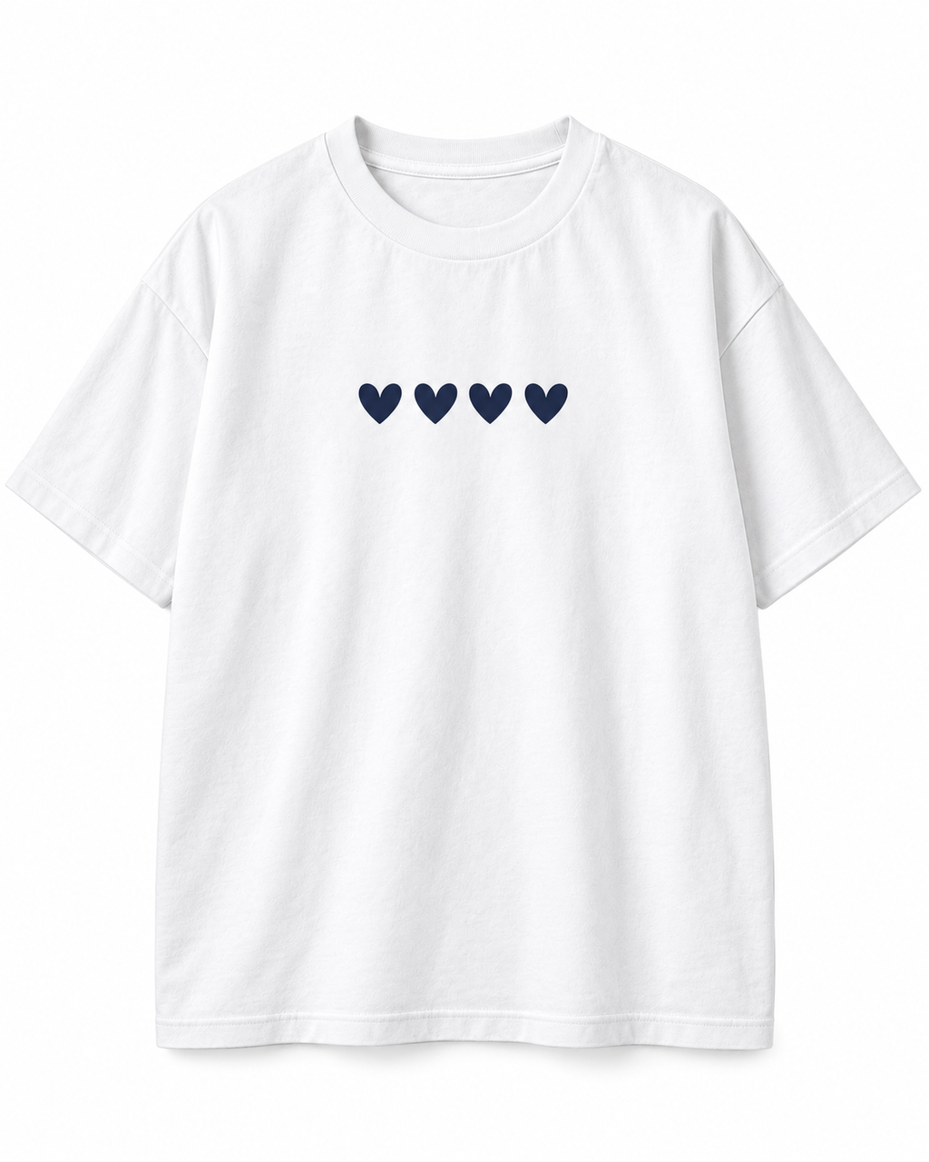 Camiseta Four Hearts blanca con cuatro corazones navy, vista frontal sobre fondo blanco